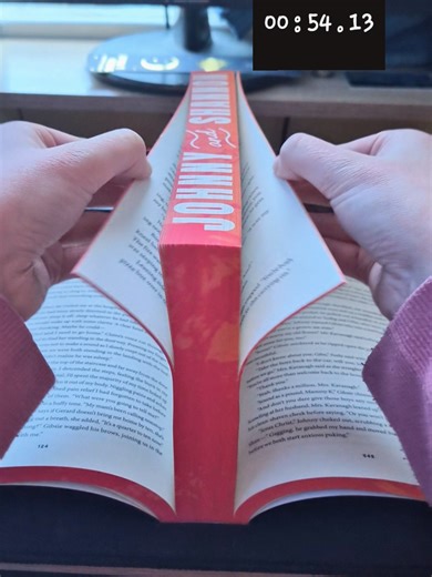 Do what you want with your books but DO NOT tell me its impossible not to break the spine 🥲 #BookTok #reader #boysoftommen #keeping13 #bookspine