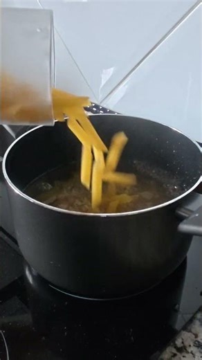 Macarrão com almondegas pronto rápido sem muita sujeira #receitas #receitafacies #donadecasa