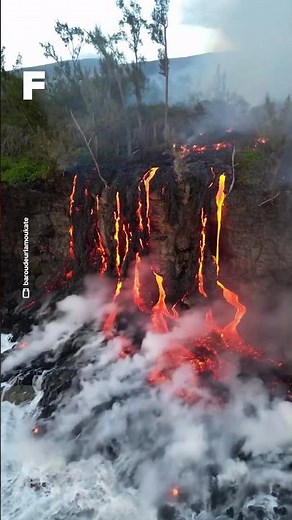 À la Réunion, la lave se jette directement dans l'océan !