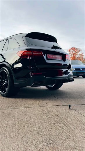 💥 V8. Allrad. AMG. Wer will’s mit ihm aufnehmen? Genau – keiner. 😏 Unser GLC 63 AMG hat 476 PS und ein Ego so groß wie sein Sound. Luftfederung? Check. Sitzheizung? Check. LED, Navi, Keyless? Alles drin. 69.000 km – also gerade erst eingefahren. 👉 Wenn du beim Tanken nicht schwitzt, fährst du den falschen SUV. www.AUTOLADEN-DRESDEN.de🚗oder RUF uns direkt an ➡️ 📱01636145601📲 #mercedes #benz #amg #mercedesbenzamg #mercedeslovers #benzamg #amgpower #amggang #amg63 #amgperformance #glc63 #v8 #