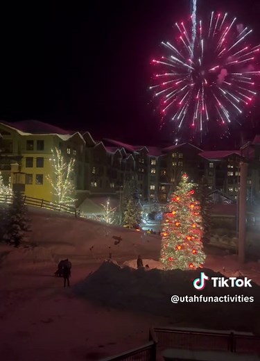 THIS FRIDAY Fireworks Show!! Come celebrate with your family the beginning of the Christmas Holidays in Park City! 📍Park City Mountain Village Canyons Resort 4000 Canyons Resort Dr, Park City, UT 84098 🎄The 7th annual tree lighting and fireworks display! 📆This Friday Nov 24th. Video credit @vivian.acosta.rdz Schedule of events: 🎶4pm: Live Christmas Music 🎅4:30: Pictures with Santa 🎄5:45: Canyons Village Holiday Tree Lighting 🎆 5:50: Fireworks Show . ESTE VIERNES ¡¡Espectáculo de fuegos ar