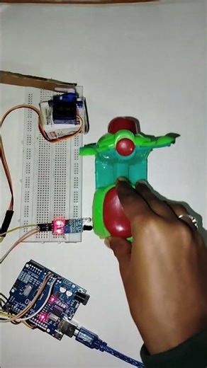 🔥Automatic Toll Gate 🚧 using#irsensor#arduinouno Subscribe for#arduinoprojects &code