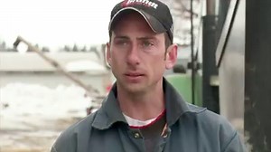 See an amazing 57 bushel feed bucket mounted on a 7810 John Deere invented by Lawrence Delichte in Manitoba. The hydraulic powered auger flighting runs the full length of the bucket and of course the operator can turn it on and off from the cab. The unit has a quicktatch design and can fit onto most front loaders on the market. At the time of our visit the buckets were being sold from $2,000 to $2500 depending on the size of the buck. | Prairie Farm Report