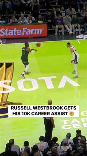 Russell Westbrook finds Domantas Sabonis for his 10,000th career assist and gets 10,001 immediately after! 🌟 🆚 SAC-MIN • West Group A 🏆 Emirates NBA Cup 📺 NBA League Pass: https://www.nba.com/how-to-watch-game-redirect/0022500044?partnerRef=NBA&platform=Facebook&surface=Post | NBA