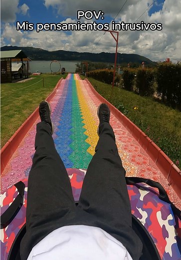 Mis pensamientos intrusivos son tipo: Quiero disculparme con el restaurante @COCINERITOSJW por la travesura 🙏🙊 si busca un plan a 1 hora de Bogotá vaya a Guatavita a este lugar 🍗🥩🛝🍩 #pov #gopro #game #Fail #humor