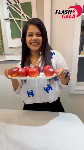 Simmy Shah on Instagram: "Say hello to the creamiest apple milkshake made with the juiciest Flash Gala apples! 🍎🥛 These apples are naturally sweet, super juicy, and perfect for kids & adults alike. The taste? Simply irresistible! Here’s how you can make it 👇🏻 Ingredients: • 2 Flash Gala apples (peeled & chopped in cubes) • 2 tbsp sugar • 6 tbsp milk (chilled) • 2 tbsp vanilla ice cream • 2 tsp milkmaid (sweetened condensed milk) • Chocolate syrup (for garnish) 👩‍🍳 Method: 1. In a blender, 