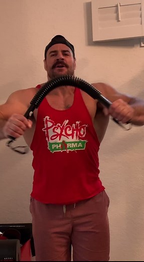 Cranking a hard shaft #bodybuilding