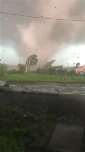 Potężne tornado uderzyło w Rosję! Tysiące domów bez prądu