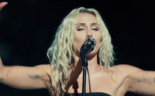 Miley Cyrus - Flowers Backyard Sessions