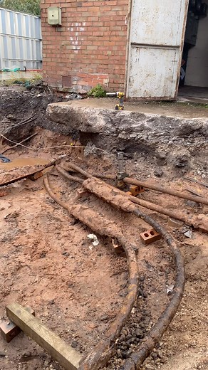 Harvey Ross ⚡️ on Instagram: "Spiking a 11kV cable! This procedure is carried out as a last resort to ensure the cable is not live anymore so that it can be cut. Just before spiking an identifier signal is sent down the cable to help show that it is the correct cable. #electrician #electrical #electricianlife #construction #sparky #electricians #electriciansofinstagram #tools #plumber #sparkylife #electricity #contractor #electricalengineering #electric #plumbing #electricalcontractor #electrica