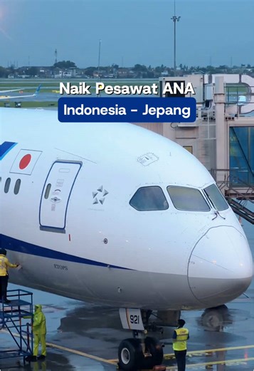 Indonesia - Jepang nyobain maskapai asli Jepang , ANA All Nippon Airways ✈️. Cerita perjalanan lebih lengkapnya lagi bisa kalian cek di Channel Youtube “ Ahmad Wildani “ yaa ! #fypシ #traveltiktok #pesawat #trending #fyp