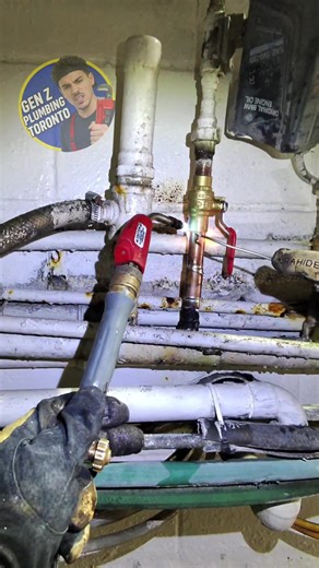 Gen Z plumber actually do know how to solder contrary to popular belief 🤫 #soldering #copperpipe #plumbing #plumbingrepair #propress