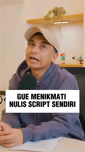 Kamu nemu alasan kenapa @gadgetin tetep jadi GOAT di dunia tech review. 🐐 ​Ternyata kuncinya ada di 'hati' yang dituangin lewat script sendiri. Gak semua harus didelegasiin kalau itu emang passion kamu! ✍️✨ ​Mana nih suaranya yang kalau ngerjain tugas/project harus turun tangan sendiri biar puas? ☝️🤣 #podcast #radityadika #mindset #davidgadgetin #gadgetin