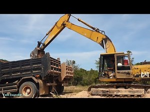 Vintage Excavator With Incredible Power – Digging Strong for Progress