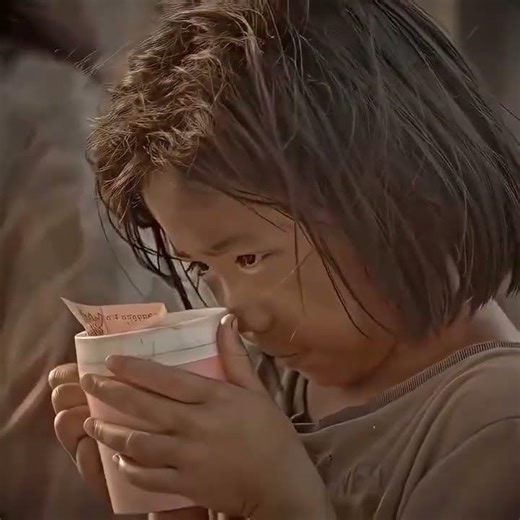 En la vida hay que ayudar mientras puedas porque de las buenas actitudes quedan los momentos👌