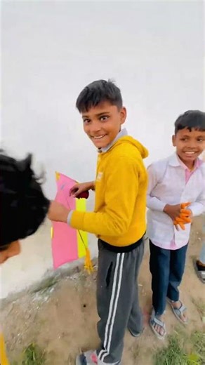 बच्चे अपने पतंग से मेरे घर की दीवार ख़राब कर रहे थे मैंने पतंग रख लिया।🤣🪁#kite #kiteflying