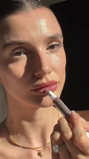 Beach Makeup Ideas for Summer | Get Ready to Flaunt a Stunning Look