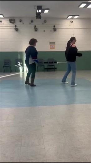 Amazing how much can change in a year 😳 From requesting Ooh Baby Baby as homework after @Victoria Nicholls LDNE 's class to being involved in such a massive event as Neon Stomp and dancing it with linedancers from all over the UK 🤯 @Backroad Boots UK @CallumsLineDancingRise @Chrissy Risher 🫶 @daisydukes_charlotte @kisforkeeley @Blair (sorry to people I've inevitably missed in the background 🫣) 📍Neon Stomp, Newcastle, 21.2.26 #linedancersofitktok #oohbabybaby #usher #uklinedancer