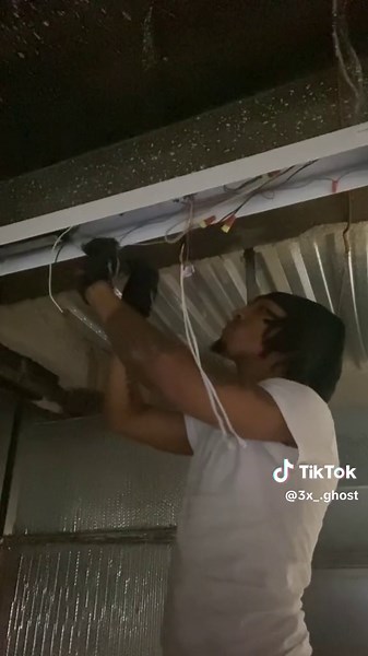 Love my job ⚡️💵 #electrician #bluecollar #electric #apprentice #apprenticeship #foryou #foryoupage #virał #motivation