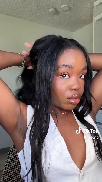 Recreate the Viral Messy Bun with Scünci Elastics