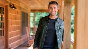 Josh Turner releases sultry new track 'Heatin' Things Up'