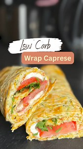 Low carb | keto wrap Ingredients for one tray: 2 eggs 125g grated cheese 4 grated carrots 1 grated courgette salt & pepper ➡️ Mix all the ingredients together and spread on a baking tray lined with baking paper. Bake in a preheated fan oven at 160 degrees / 320 Fahrenheit for 25 minutes. Leave to cool slightly before removing the baking paper, topping and rolling up as desired. My filling: Aioli to spread tomato mozzarella rocket Enjoy your meal! #keto #ketofüranfänger #ketosnacking #ketodiet #k