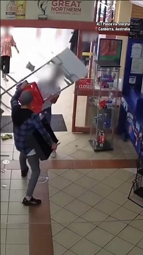 Bystanders stop robbery in Australia #shorts