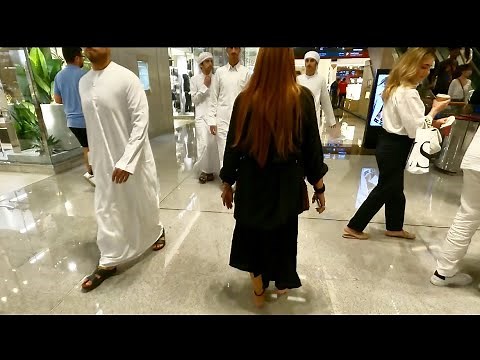 Barefoot girl in “Dubai Mall” see the public reaction in world’s biggest mall