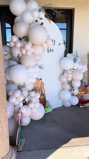 Winnie the Pooh Classic Birthday Decorations
