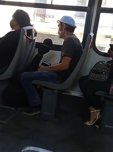 Don Ramón en el Camión: Humor y Recuerdos