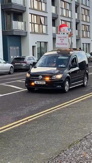 Recently, Bantry Macra na Feirme brought festive cheer to Bantry with their Christmas Lights Tractor Run 🚜 Great to see the convoy passing The Maritime Hotel in support of Bantry Inshore Search & Rescue and West Cork Rapid Response ❤️ | The Maritime Hotel Bantry, West Cork, Ireland