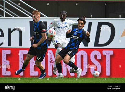 12 April 2026, North Rhine-Westphalia, Paderborn: Soccer, Men: Bundesliga 2, SC Paderborn 07 - 1. FC Magdeburg, Matchday 29, Home Deluxe Arena: Richmond Tachie (l-r, 1. FC Magdeburg), Laurin Curda (SC Paderborn 07) and Mika Baur (SC Paderborn 07) fight for the ball. Photo: Swen Pförtner/dpa - IMPORTANT NOTE: In accordance with the regulations of the DFL German Football League and the DFB German Football Association, it is prohibited to utilize or have utilized photographs taken in the stadium an