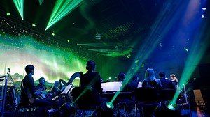 Już 17.11.2023 zapraszamy do Polsat Plus Areny w GDYNI na 🌍VISUAL CONCERT, czyli koncert muzyki filmowej i epickiej z wizualną podróżą po świecie na wielkim ekranie kinowym LED. ⛩🏔🗺🎞 🎻🎺Na jednej scenie ponad 80 osób: Orkiestra Symfoniczna CoOperate Orchestra p/d Adama Domurata, Chór Akademicki UAM oraz soliści: Kasia MOŚ, Beata BIELSKA, Krzysztof IWANCZEKO. 🎬🎼W symfonicznym brzmieniu usłyszymy utwory muzyki filmowej m.in. z takich filmów jak: Star Wars, Piraci z Karaibów, Iron Man, Mrocz