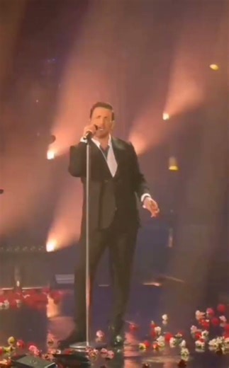@NikosVertisOfficial Dragi ljudi,želim vam lep dan,mnogo ljubavi,sreće,smeha.🌞🍀💕🎶