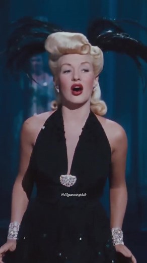 Pin Up Girl 1944 - Classic Beauty and Glamour