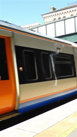 London Overground Class 378 departing Denmark Hill with a tone