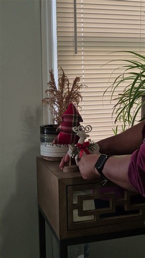 Dollar tree decor ideas to decorate for Christmas #livingroomdecor #christmasdecor #dollartreefinds