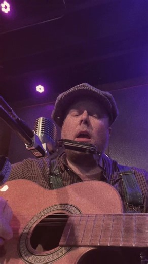 Singing an old blues song called "I Ain't Got Nobody" :) #musician #folkmusic #americana