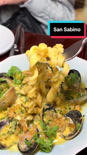 Love the vibes, especially the bar area at San Sabino, sister restaurant to Don Angie. 🍝✨ We tried the meatballs, shrimp parm, and vongole pasta. Everything was tasty, but honestly it was a bit on the saltier side. I’m curious to try Don Angie next though! San Sabino📍West Village #sansabino #westvillage #nyceats #shrimpparm #pasta