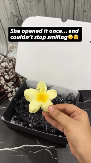 273K views | Tired of boring “same old” gifts?  At Hairdoo, every hamper is handmade with love — customised exactly for her.  ✨ From viral hair accessories to personalised notes — it’s more than a gift, it’s a memory. That’s why 20,000+ customers choose us over others! ✨ Premium finish  Wrapped beautifully  Free shipping on orders ₹599+  10% OFF your first order – use code WELCOME  Ships across India. Limited stock only! | Hairdoo | Facebook