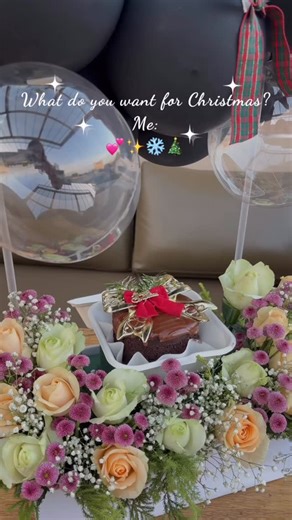 Amberry™ | Fresh flowers | Bouquets | Gifting | Wedding Gifts on Instagram: "Amberry is ready to be your santa this ssn 🎅🏻🎄"