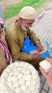 1.8M views · 10K reactions | Helping hand ||Piyaar Muhabt k liyea apbhi aysa kryn#shahge78600 #actofkindes #humanity #piyaar_muhabt #msg #motivation | Shah ji 78600 | Facebook