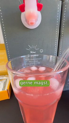 Der beste RHABARBER!?🤯Probiere die leckere, nachhaltige Alternative zu Softdrinks im Starter-Set und erlebe die Geschmacksexplosion – die Sinn macht. Schluss mit Plastikbergen, schwerer Schlepperei und bösen Kalorien! Mit der JuiceBox™ erlebst du, wie lecker Nachhaltigkeit sein kann. ✅ 50 Liter purer Geschmack aus nur einer recycelbaren Box ✅ 100% Geschmack, 0% Gedanken an deine Waage ✅ Bis zu 1 Jahr haltbar geöffnet und ungekühlt, genieße in deinem Tempo. 🌱 Die Welt geschmackvoll ein Stückche