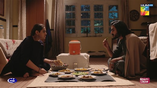 Ghar Ke Andar Daakhil Nae Houta Ke Chipakk Jaati Hou! Watch The New Episode Of Drama Serial #Muamma, Tonight At 08:00 PM, Only On #HUMTV Digitally Powered By #MasterPaints Digitally Associated by #UjoobaBeautyCream #SabaQamar #AliAnsari #NabeelZuberi #AnoushayAbbasi #NamraShahid #HassanFareed | HUM TV