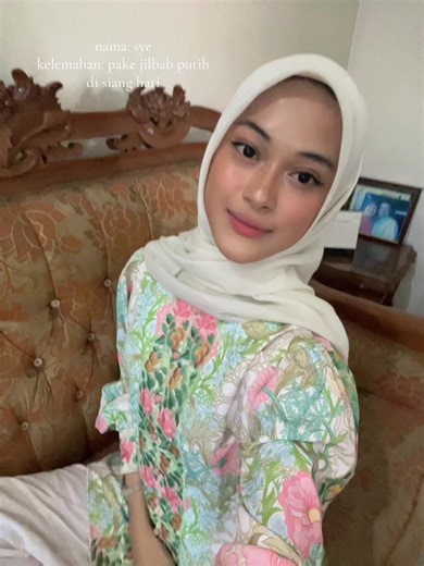 Panduan Memakai Jilbab Putih dengan Gaya