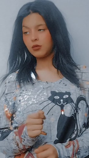 Expressive Hand Gestures Explained by a Graphic Cat Fan