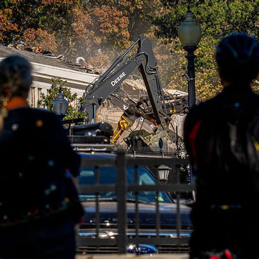 Historic preservation group seeks to pause White House wing demolition