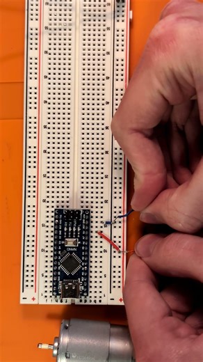Motor ON ⚡ Arduino RESET 😵‍💫 (Not a Code Bug) #shorts #techshorts #electronics