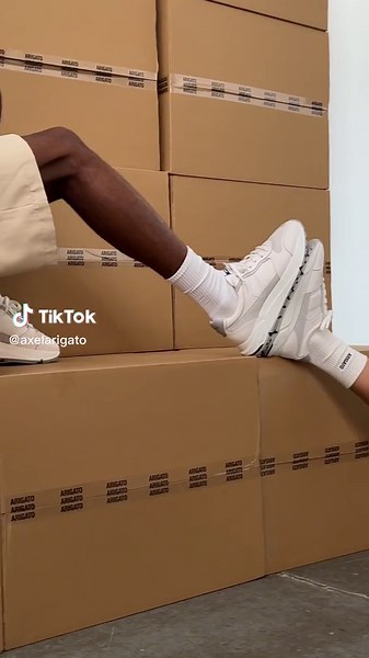 🤝 Two pairs are better than one 🤝 Shop the Rush sneaker online in store. #axelarigato