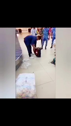 কতটা হয়রানি করলে একজন প্রবাসী এমন কাজ করতে পারে! বাকিটা ইতিহাস,, এইটা এমন একটা দেশ এই দেশে সরকার যেই আসুক না কেনো সবার নজর পড়ে এই রেমিট্যান্স যোদ্ধাদের উপর প্রতিনিয়ত এদেরকে হয়রানির শিকার হতে হয়। সম্মান পাওয়া তো দুরের কথা অথচ এদের রক্ত পানি করা টাকা দিয়েই দেশ চলে। মাঝে মাঝে নিজের ভাগ্যের উপর খুব ঘৃণা হয় এই দেশে জন্ম নিয়েছি বলে। #BMW #Dhaka #Bangladesh #arpo 💛🤍💖💛💛🤍💖💖💖 . . . . . . . . . . . . . . ... ... Ten Unknown Facts About #BMW 1. Founding and History: BMW, Bayerische Motoren Werke AG